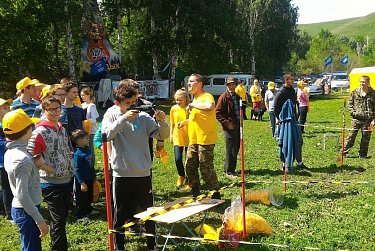 Депутат Владимир Фролов отметил исполнителей гитарной песни