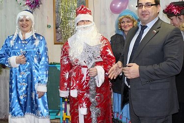 Сергей Бабин принял участие в акции «Подари ребенку новогоднее чудо»