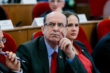 На заседании Законодательного Собрания