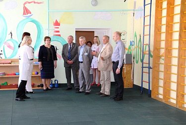 Депутаты посетили социальные учреждения Гая и Медногорска