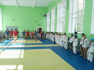 Спортивной школе Кувандыка – обновленный спортивный зал