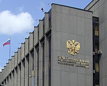 Сельских тружеников поздравляют сенаторы