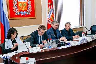 Комитет готовится к парламентской сессии