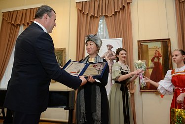 Олег Димов вручил премии имени Петра Рычкова литераторам Оренбуржья