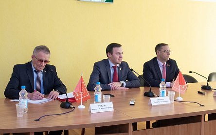 Депутаты-коммунисты провели пресс-конференцию
