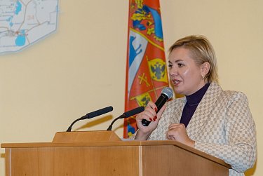 Гимназисты в депутатских креслах