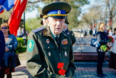 Торжественная церемония началась с минуты молчания