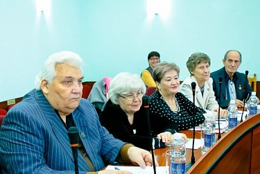 Оксана Набатчикова участвовала в заседании городского Совета старейшин 