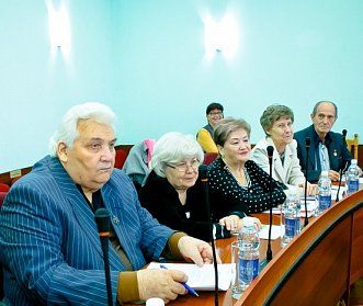 Оксана Набатчикова участвовала в заседании городского Совета старейшин