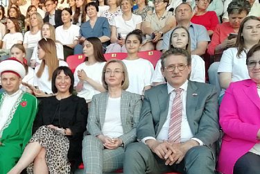 «Золотой бал» собрал выпускников-2023