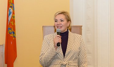 Гимназисты в депутатских креслах