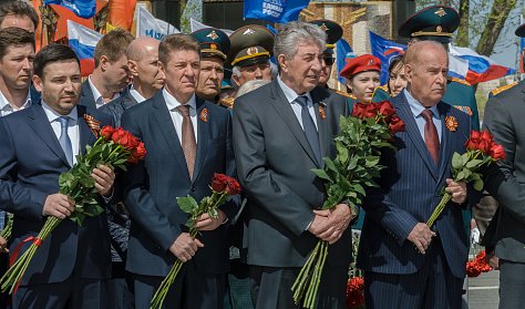 Россия никогда не забудет воинов-победителей!