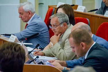 Депутаты совершенствуют региональное законодательство