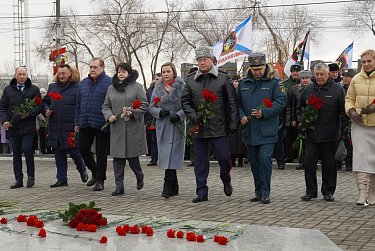 Оренбуржцы почтили память Неизвестного солдата