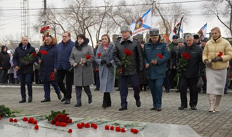 Оренбуржцы почтили память Неизвестного солдата