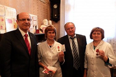 Владимир Новиков и Сергей Романенко провели урок, посвященный Октябрьской революции