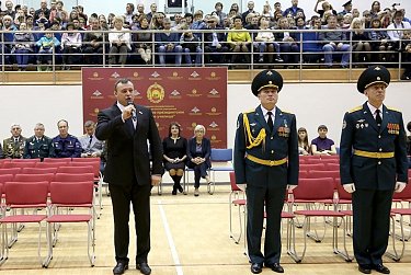 Олег Димов вручил удостоверения юным кадетам