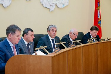 На заседании Законодательного Собрания области