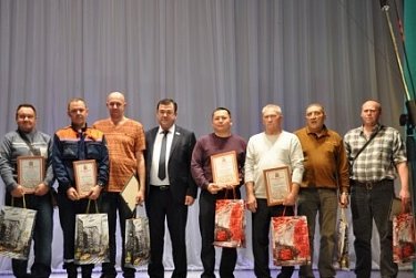 Работников автотранспортной сферы Орска отметили наградами