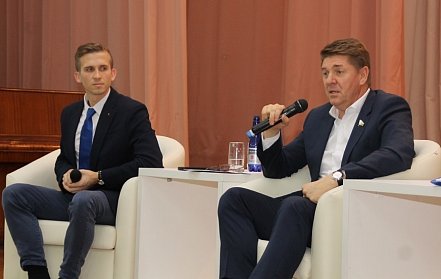 Сенатор Андрей Шевченко встретился с молодежью