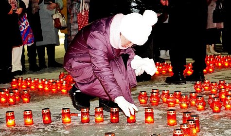 В память о бойцах СВО зажгли сотни свечей