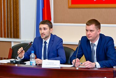 Молодые парламентарии обсудили законопроект о молодежной политике