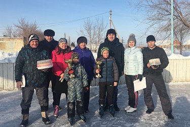 Вечер на коньках собрал нижнесакмарцев