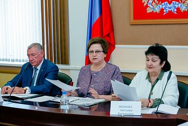 В Законодательном Собрании рассматривается обязательный публичный отчет губернатора Оренбургской области