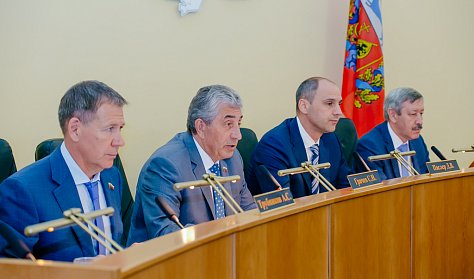 Состоялось внеочередное заседание Законодательного Собрания
