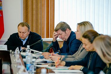 Финансирование образования, культуры и спорта обсуждено на заседании профильного комитета