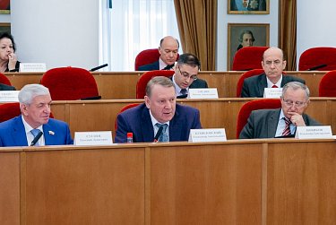 На заседании Законодательного Собрания области