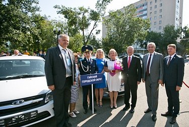 Автомобили для лучших учителей Оренбуржья