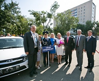Автомобили для лучших учителей Оренбуржья