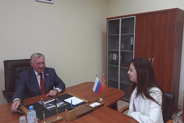 Депутаты областного парламента провели приемы граждан