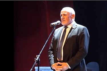 Депутаты поздравили работников нефтяной отрасли