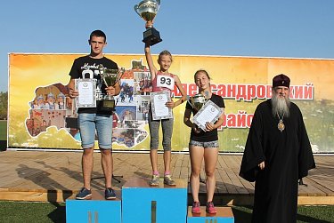 Андрей Аникеев и Андрей Рейзлер побывали на спортивном празднике в Александровском районе