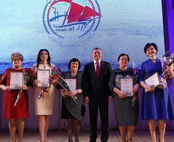 Олег Димов поздравил коллектив школы №34 областного центра