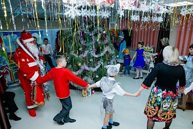 В Дом детства с подарками