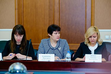 Поддержка семей с детьми, пожилых людей – основные направления соцполитики    