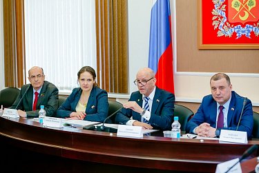 В законы об обеспечении жильем детей-сирот и об объектах культурного наследия будут внесены изменения