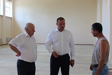 Сергей Салмин: «В территориях округа полным ходом идут ремонтные работы социальных объектов»