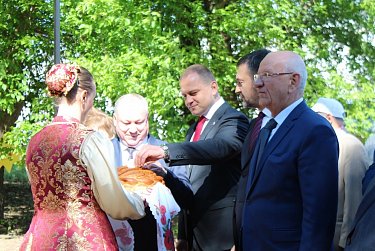 Депутаты поздравили грачевцев с 90-летием района