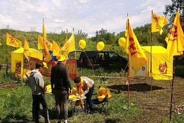 Депутат Владимир Фролов отметил исполнителей гитарной песни