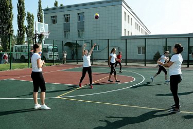 Спортивный подарок от депутата 