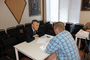 Депутат проконсультировал ветеранов