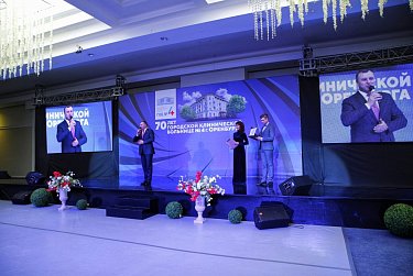 Олег Димов поздравил коллектив и ветеранов городской клинической больницы №4 