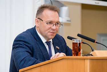 Губернатор отчитался перед депутатами Заксобрания