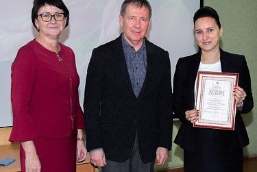 Александр Трубников вручил награды педагогам