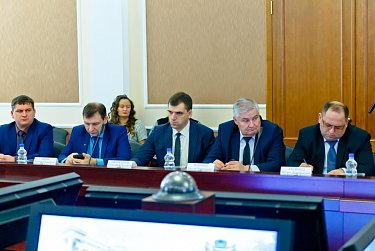 Доступность сотовой связи и Интернета – в центре внимания депутатов