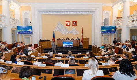 В Законодательном Собрании отметили лучших работников аппарата